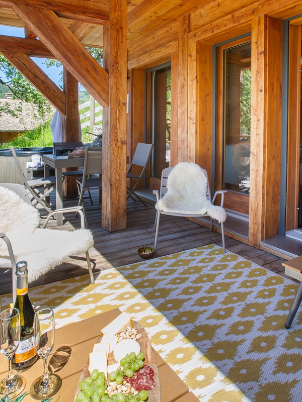 MM Petit Chalet Robin Outside And Living 12