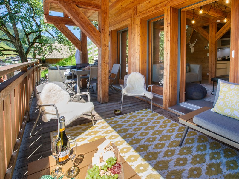 MM Petit Chalet Robin Outside And Living 12