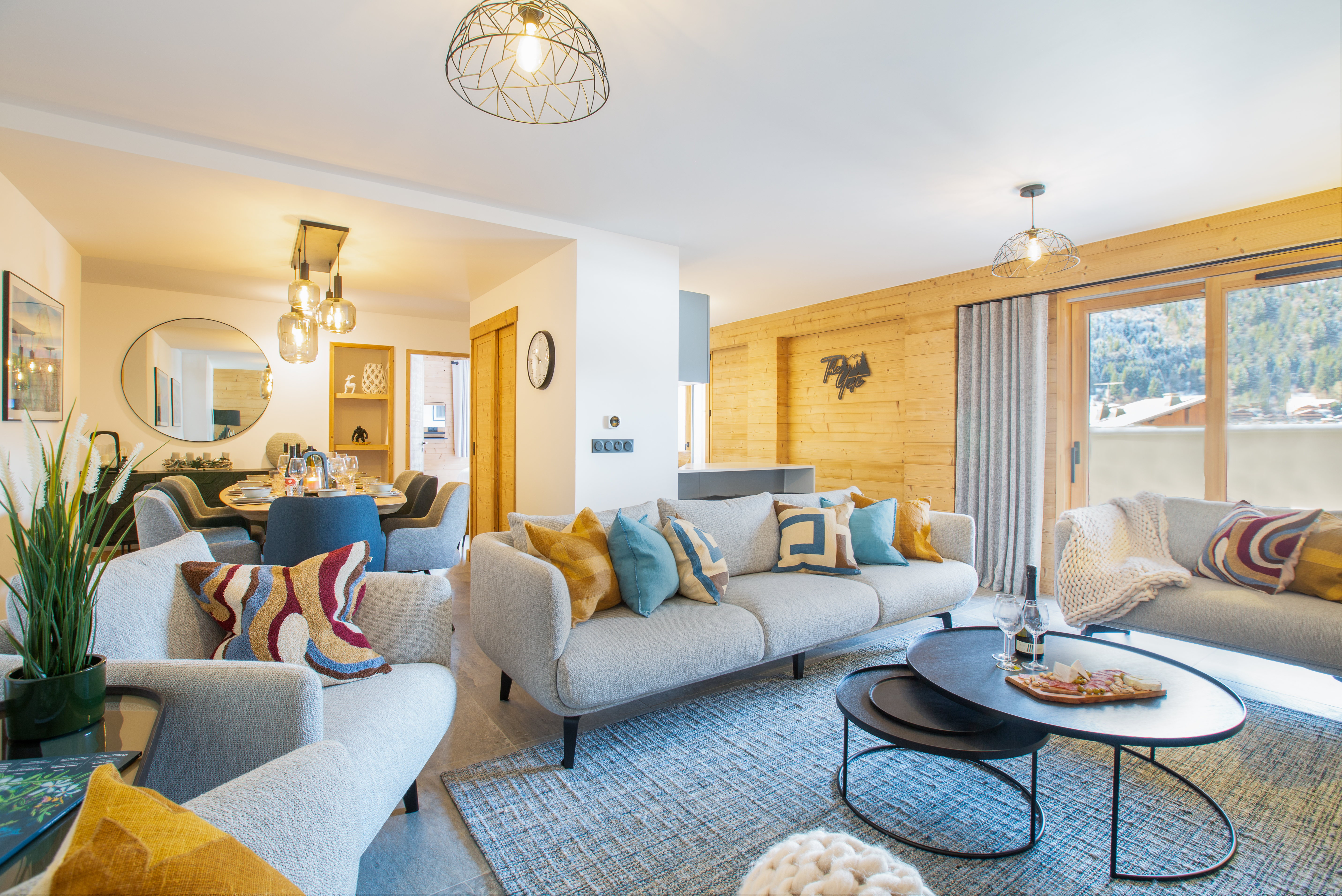 MM Yeti Dining And Hot Tub 5