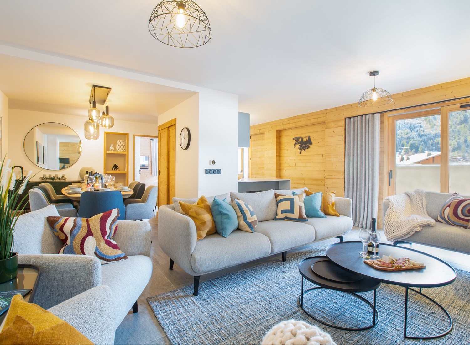 MM Yeti Dining And Hot Tub 5