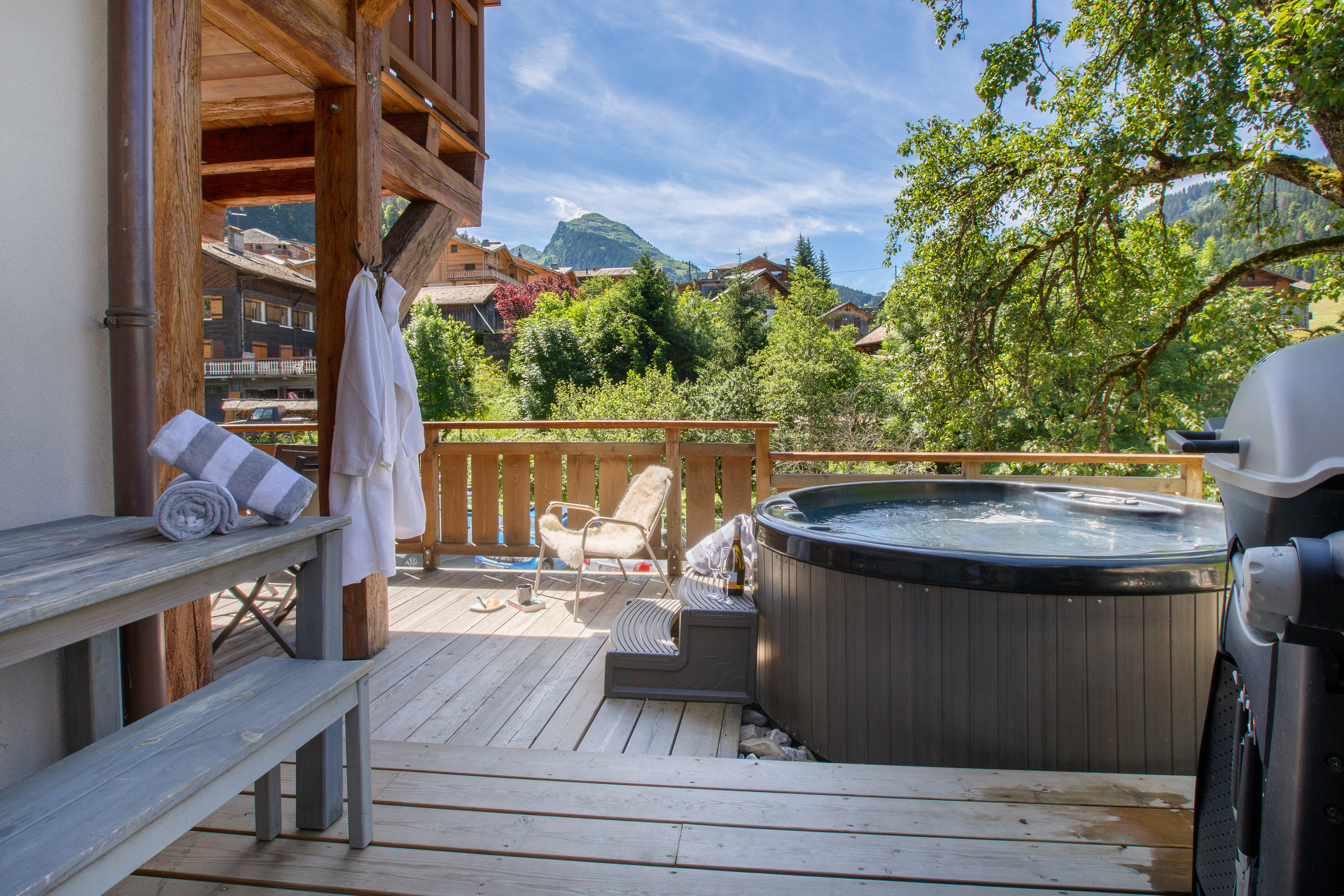 MM Petit Chalet Robin Outside And Living 15