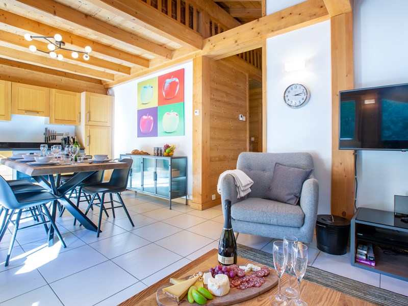 MM WATERSIDE A LARGE 15