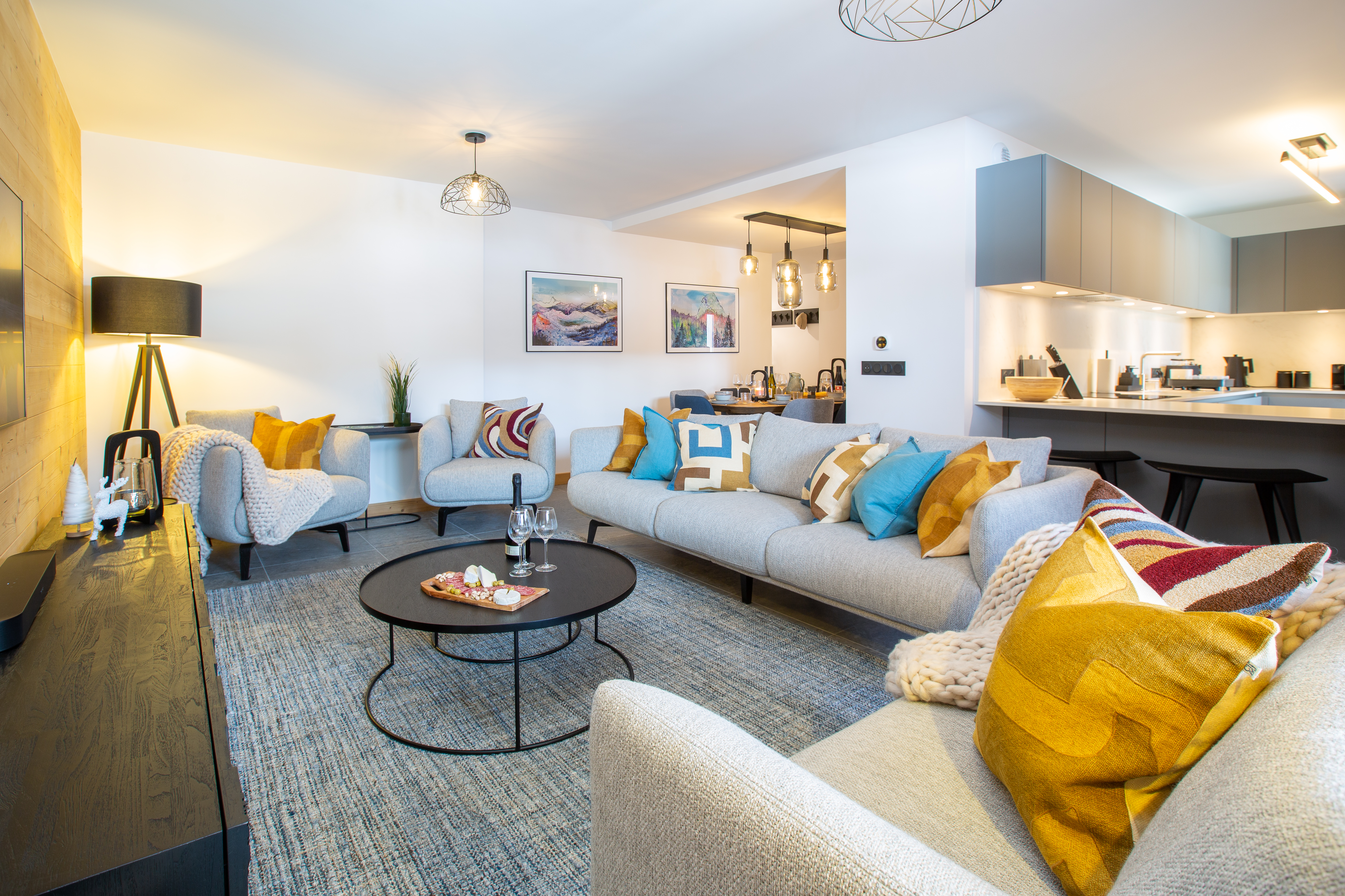 MM Yeti Dining And Hot Tub 6