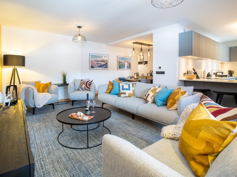 MM Yeti Dining And Hot Tub 6