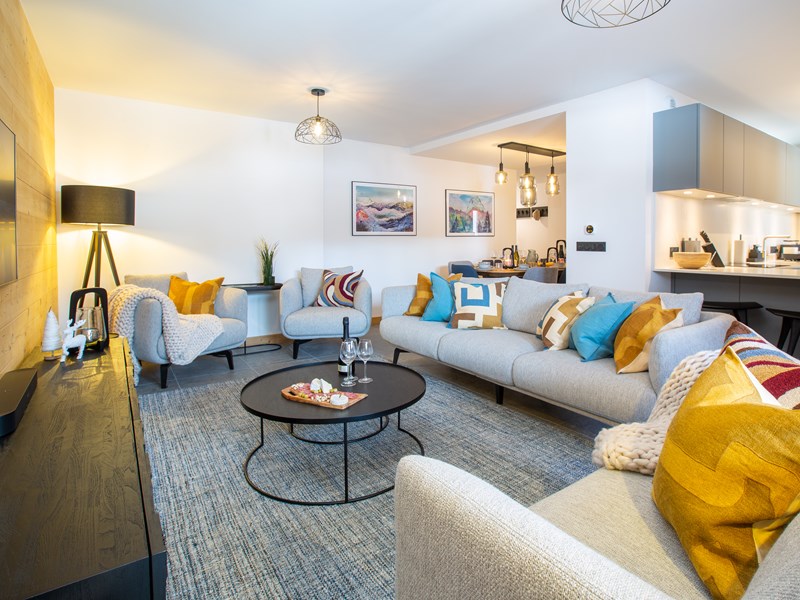 MM Yeti Dining And Hot Tub 6