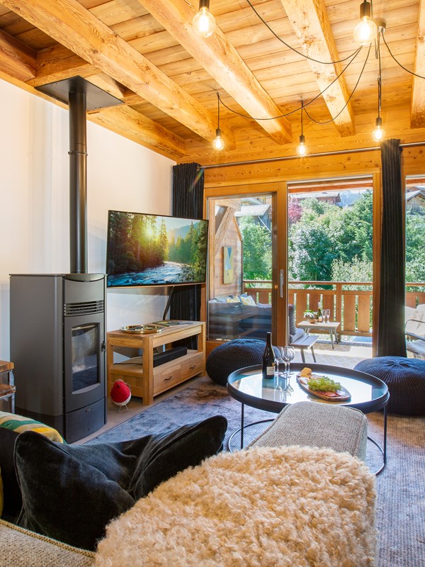MM Petit Chalet Robin Outside And Living 8