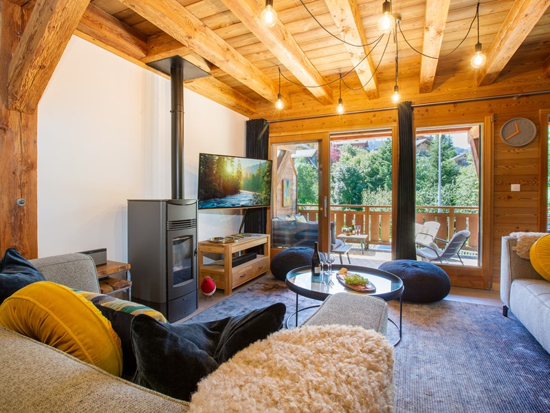 MM Petit Chalet Robin Outside And Living 8