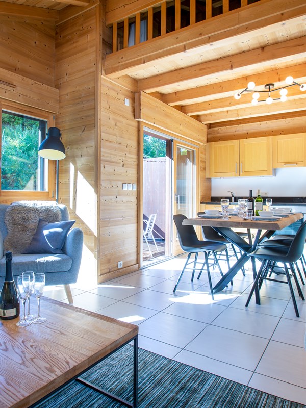 MM WATERSIDE A LARGE 16