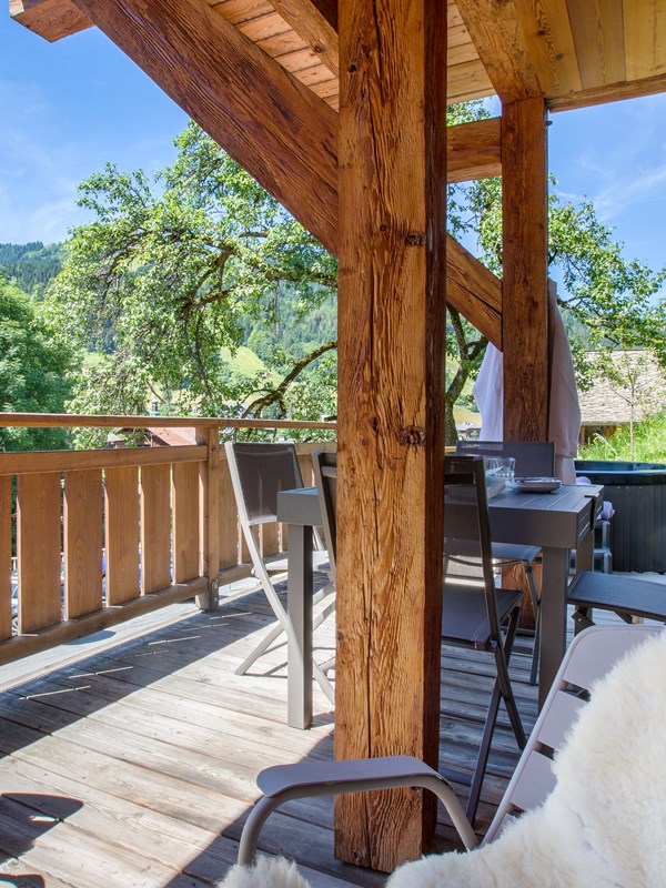 MM Petit Chalet Robin Outside And Living 10
