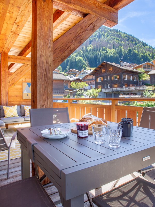 MM Petit Chalet Robin Outside And Living 13