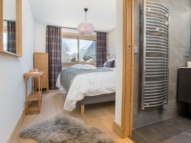 Apartment 101, Luxury Apartment Morzine - Ensuite Bedroom