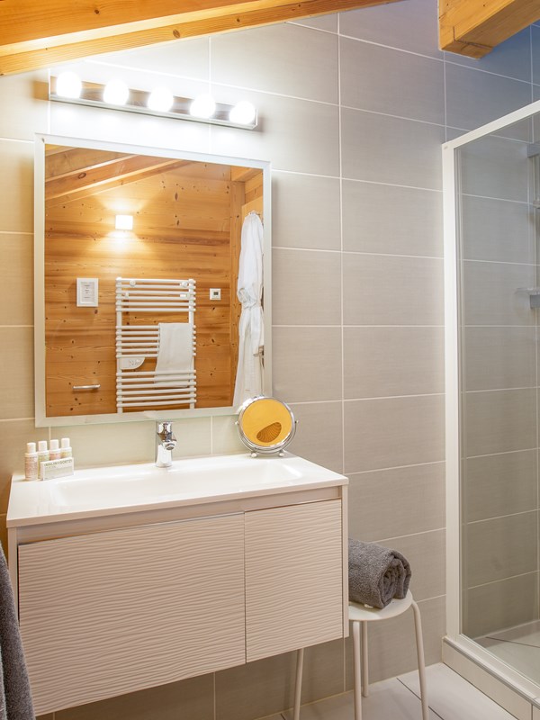 MM WATERSIDE A LARGE 9