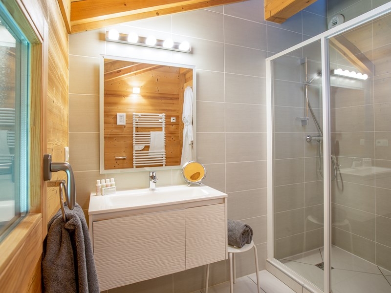 MM WATERSIDE A LARGE 9