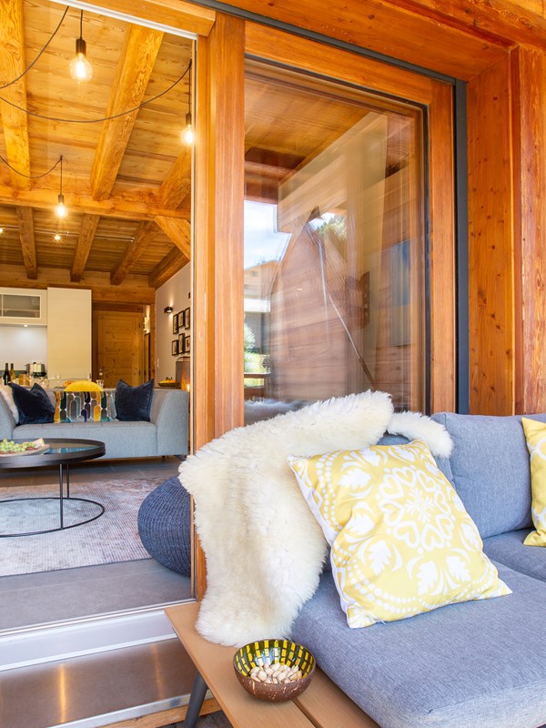 MM Petit Chalet Robin Outside And Living 28