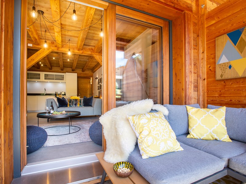 MM Petit Chalet Robin Outside And Living 28