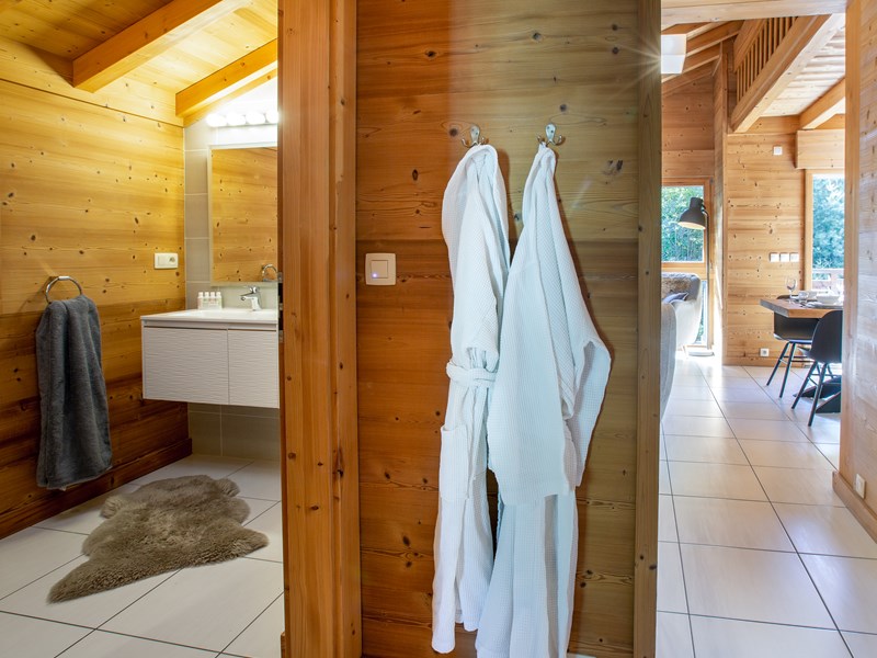 MM WATERSIDE A LARGE 8