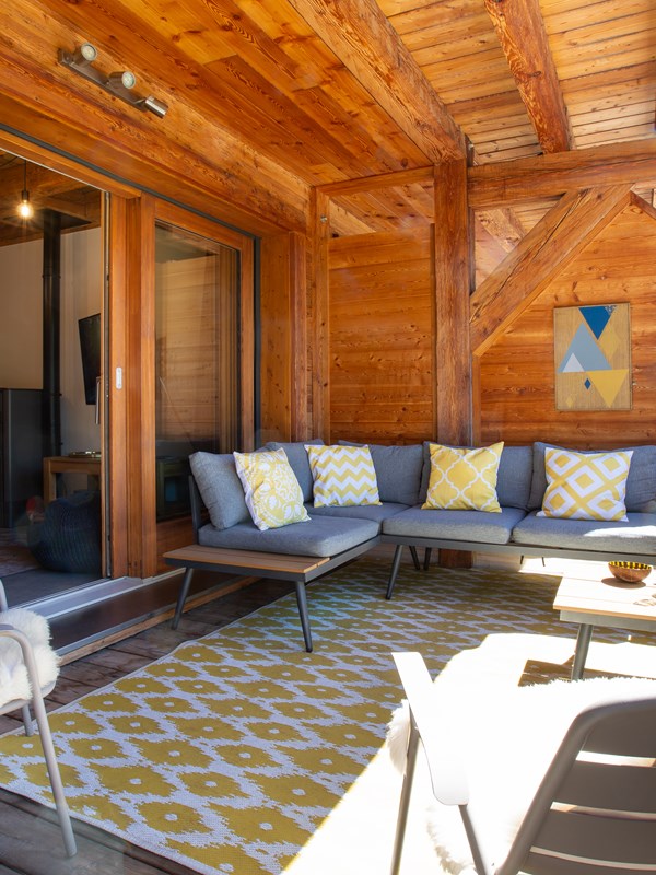MM Petit Chalet Robin Outside And Living 9